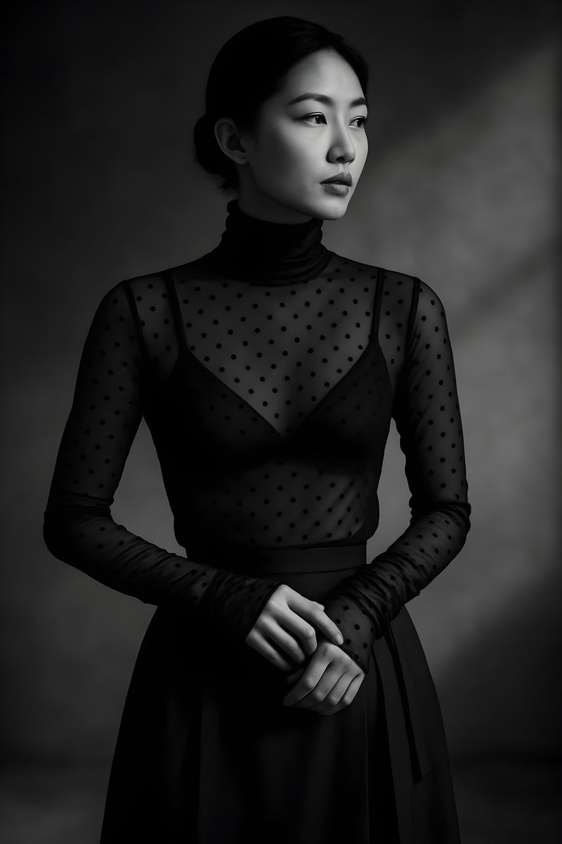 SHADOW DOT ELEGANT TURTLENECK