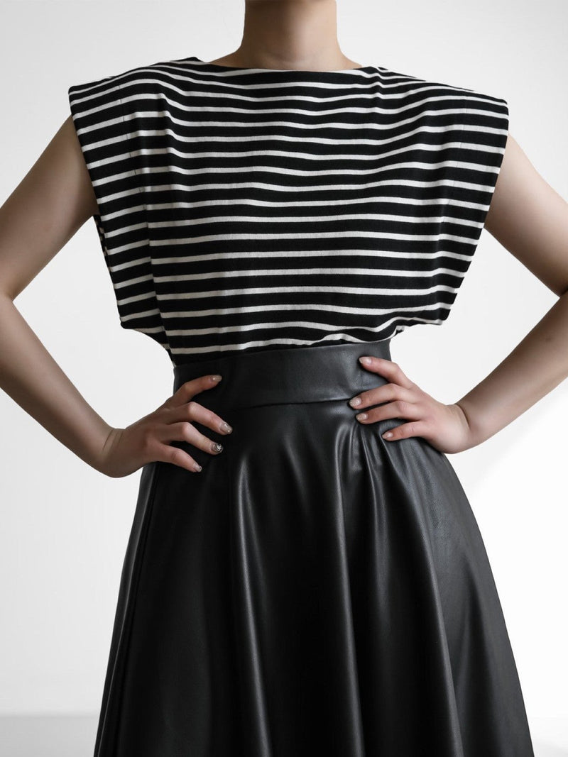 BOATNECK SQUARE SHOULDER SLEEVELESS TOP