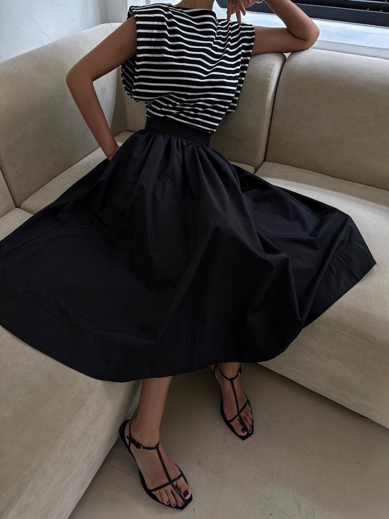 BOATNECK SQUARE SHOULDER SLEEVELESS TOP