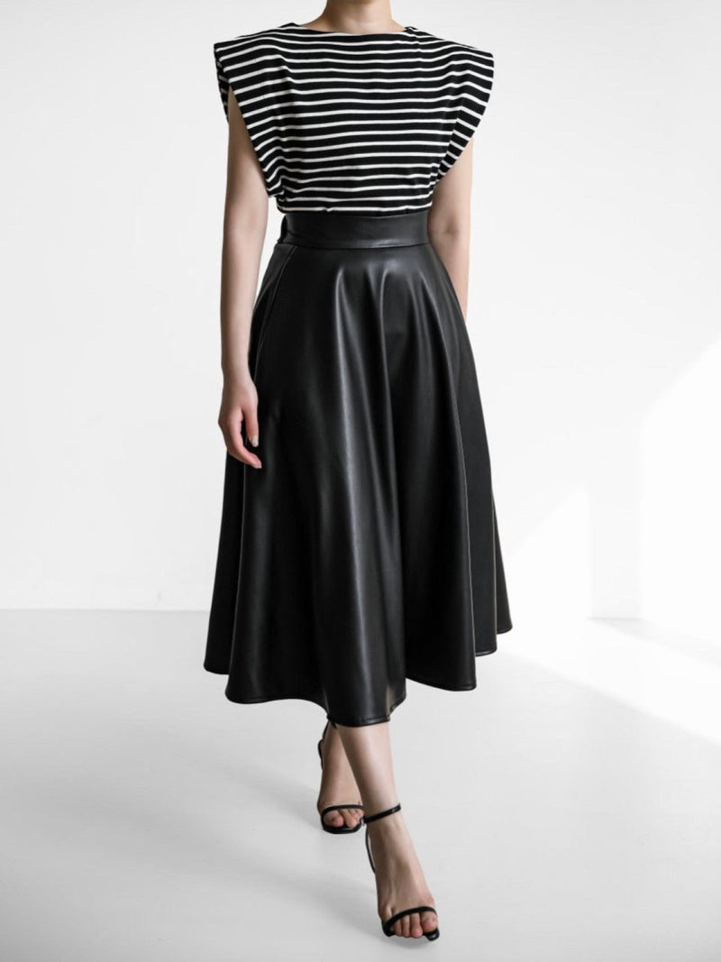 BOATNECK SQUARE SHOULDER SLEEVELESS TOP