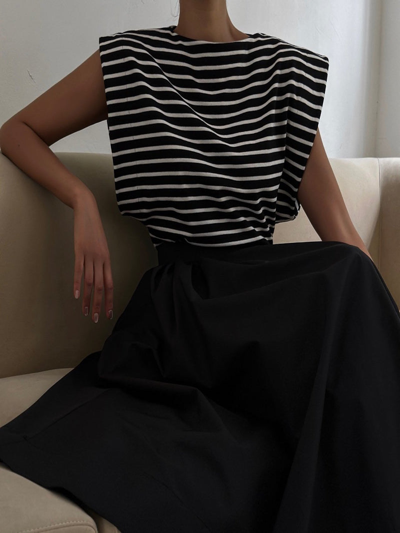 BOATNECK SQUARE SHOULDER SLEEVELESS TOP