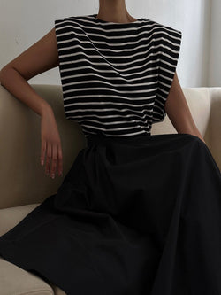 BOATNECK SQUARE SHOULDER SLEEVELESS TOP