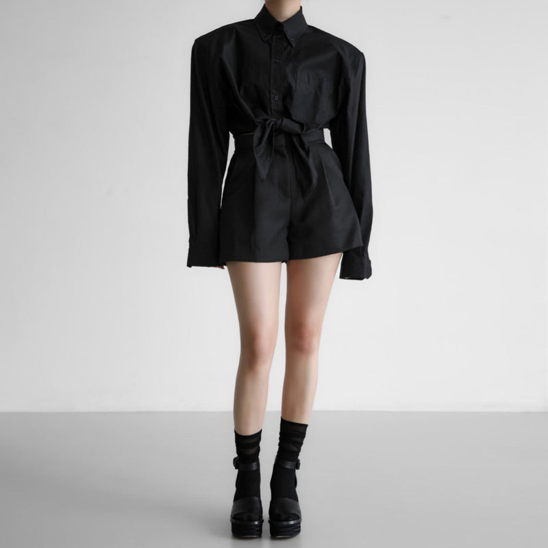 CLASSIC PLEATED DETAIL SHORTS