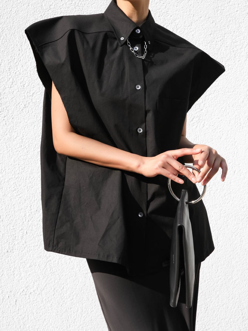 CHAIN NECKLACE DETAIL SLEEVELESS BUTTON DOWN SHIRT