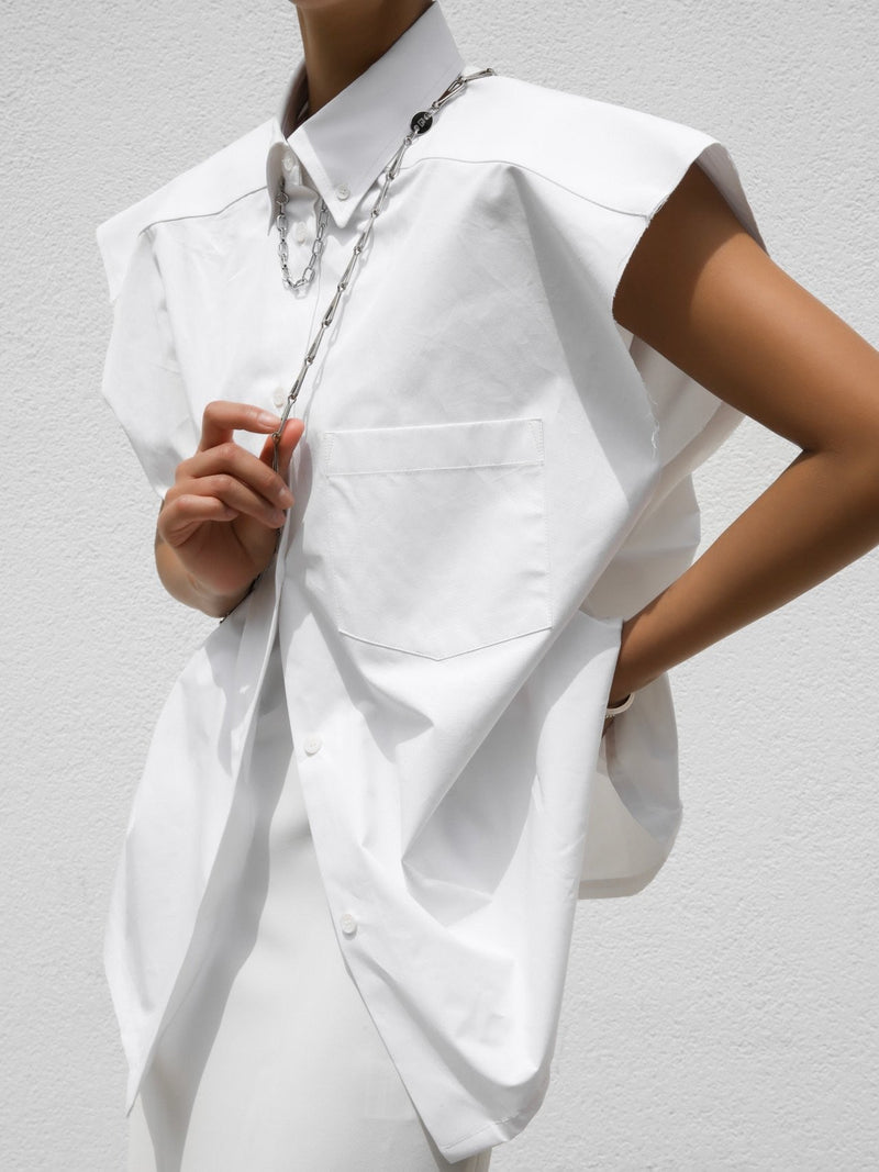 CHAIN NECKLACE DETAIL SLEEVELESS BUTTON DOWN SHIRT