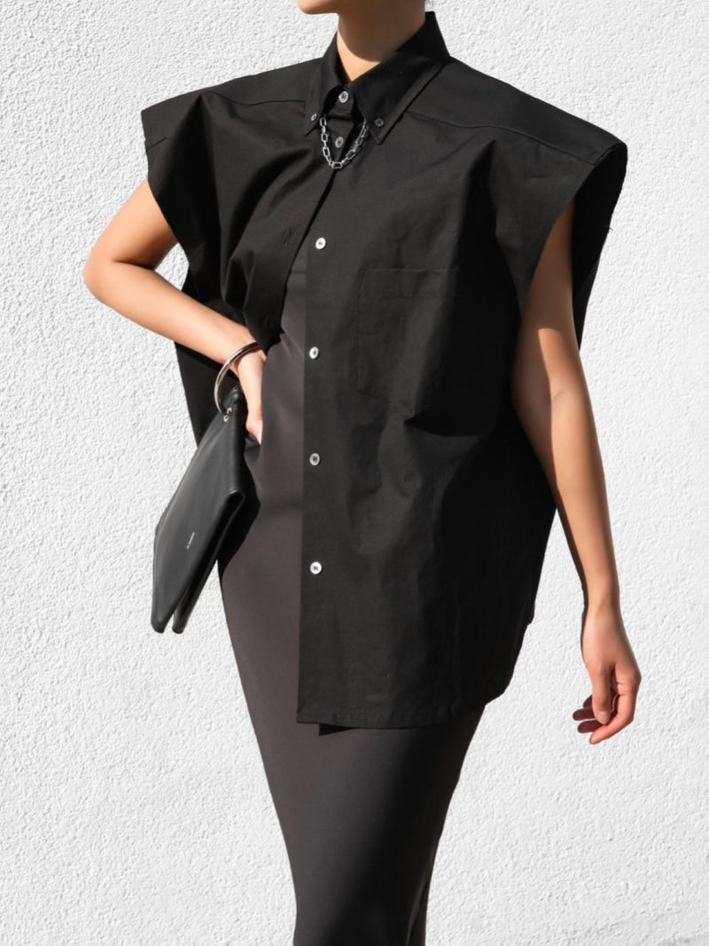 CHAIN NECKLACE DETAIL SLEEVELESS BUTTON DOWN SHIRT