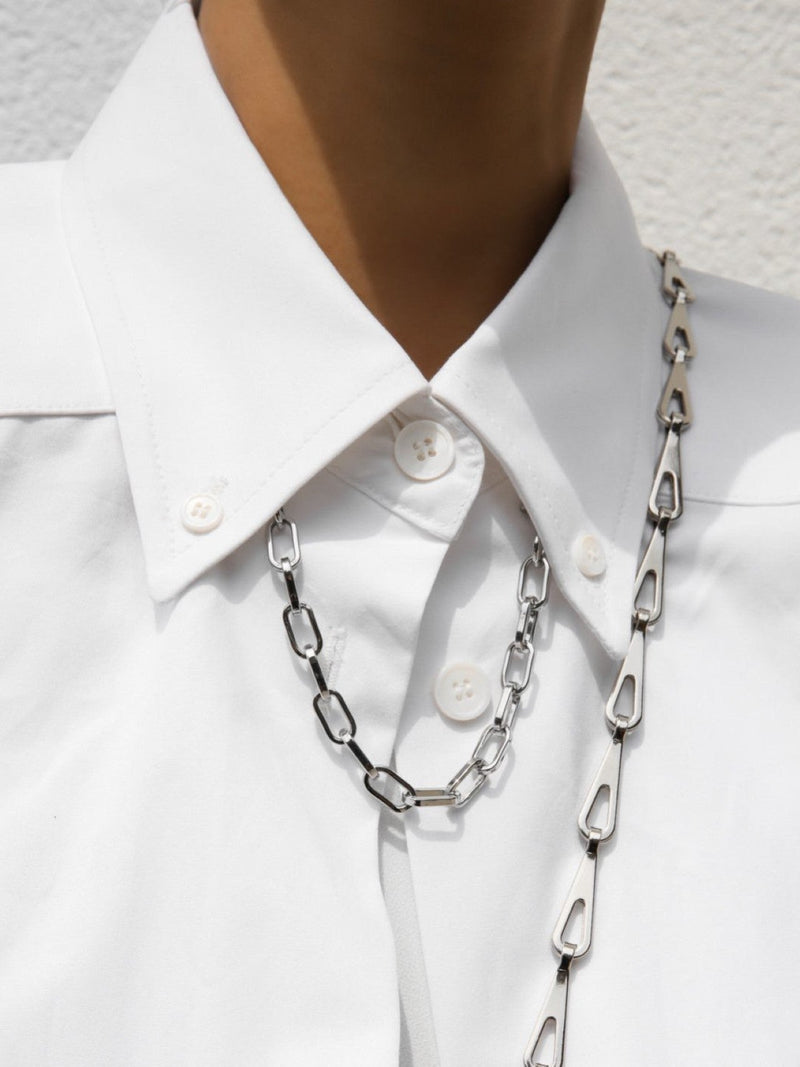 CHAIN NECKLACE DETAIL SLEEVELESS BUTTON DOWN SHIRT