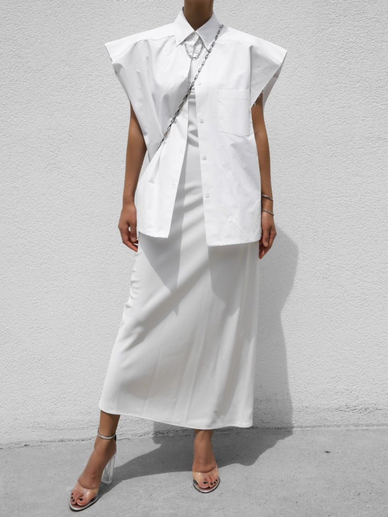 CHAIN NECKLACE DETAIL SLEEVELESS BUTTON DOWN SHIRT