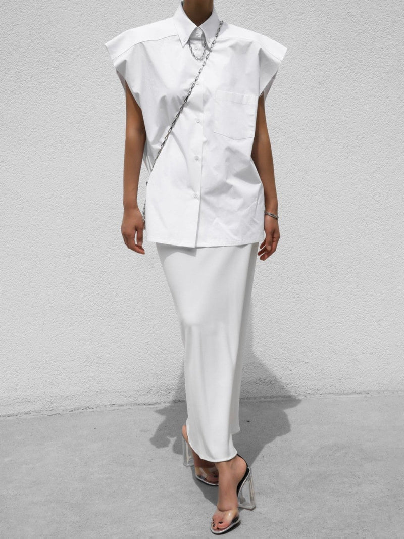 CHAIN NECKLACE DETAIL SLEEVELESS BUTTON DOWN SHIRT