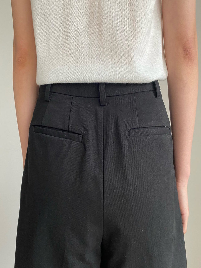 COTTON TWILL PIN TUCK SHORTS