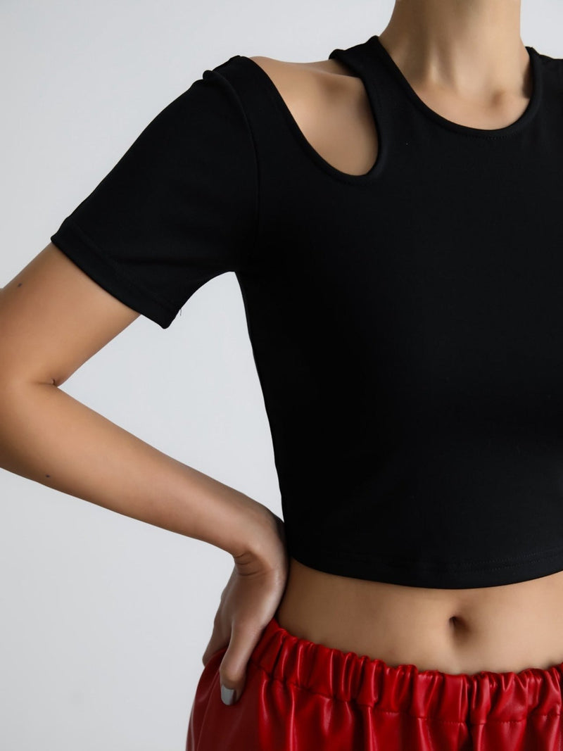 CUT OUT SHOULDERS DETAIL CROPPED TOP