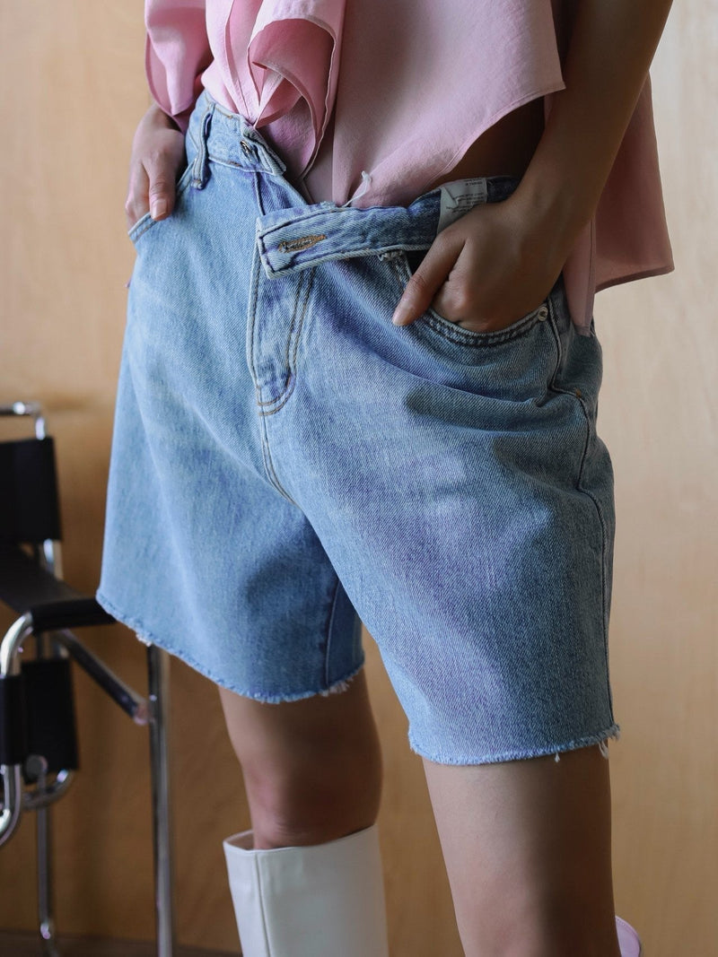 CUTTED DETAIL VINTAGE DENIM SHORTS