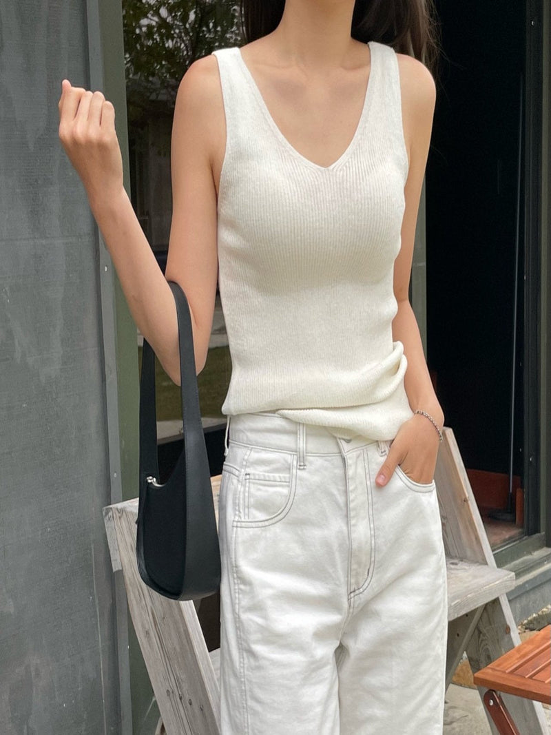 DOUBLE V-NECK SLEEVELESS RIBBED KNIT TOP