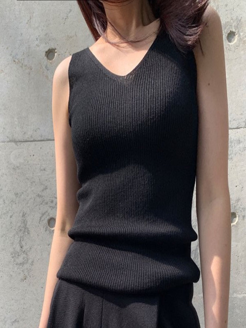 DOUBLE V-NECK SLEEVELESS RIBBED KNIT TOP