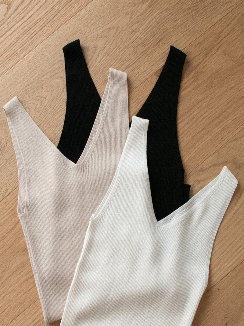 DOUBLE V-NECK SLEEVELESS RIBBED KNIT TOP