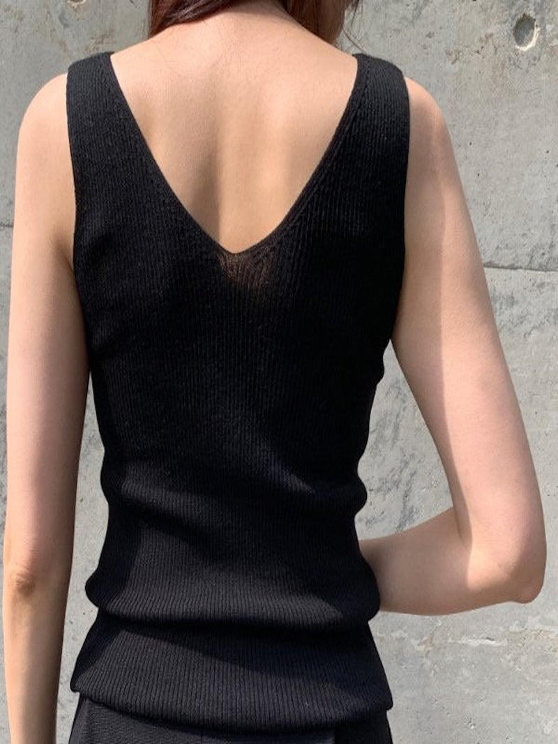 DOUBLE V-NECK SLEEVELESS RIBBED KNIT TOP