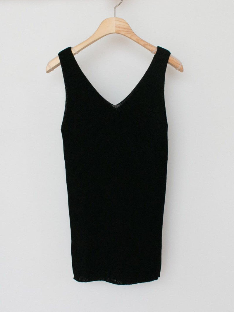 DOUBLE V-NECK SLEEVELESS RIBBED KNIT TOP