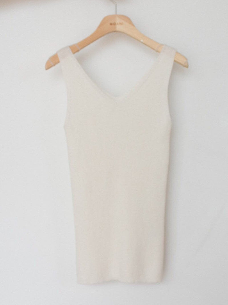 DOUBLE V-NECK SLEEVELESS RIBBED KNIT TOP