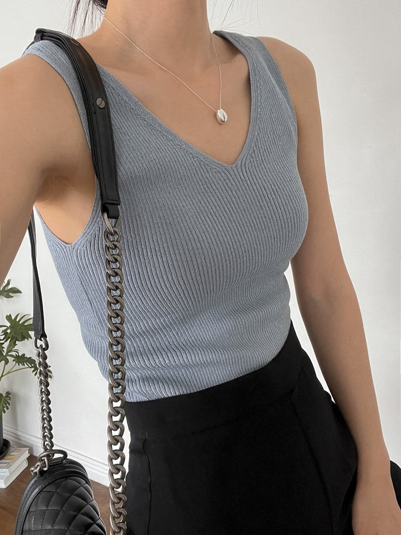 DOUBLE V-NECK SLEEVELESS RIBBED KNIT TOP