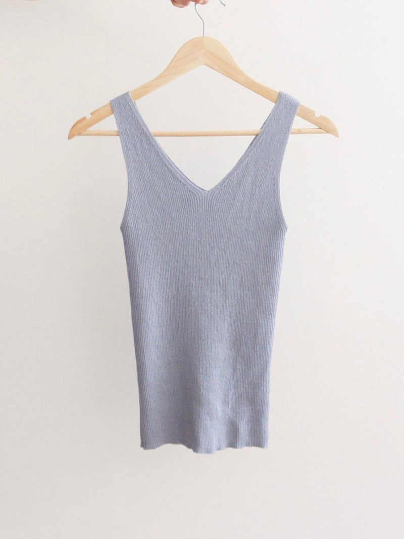 DOUBLE V-NECK SLEEVELESS RIBBED KNIT TOP