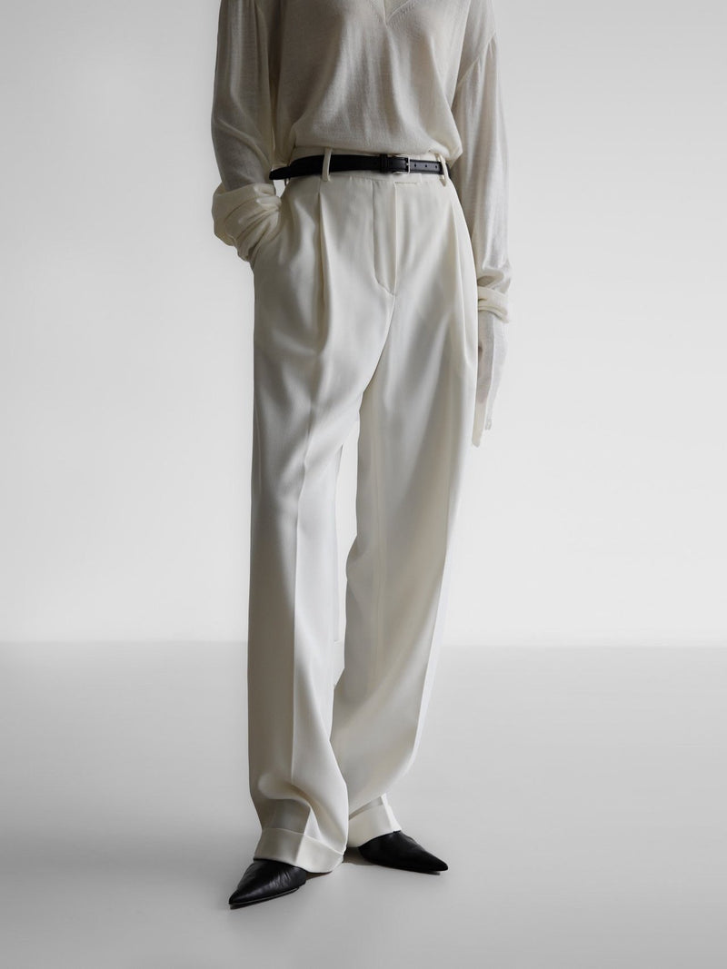 ONE PLEATED WIDE ROLLED UP TROUSERS
