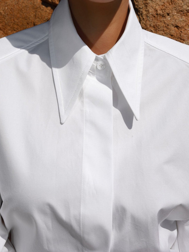 PADDED SHOULDER BUTTON DOWN COTTON SHIRT