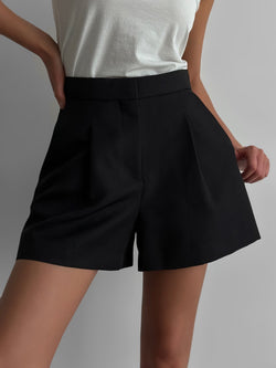 CLASSIC PLEATED DETAIL SHORTS