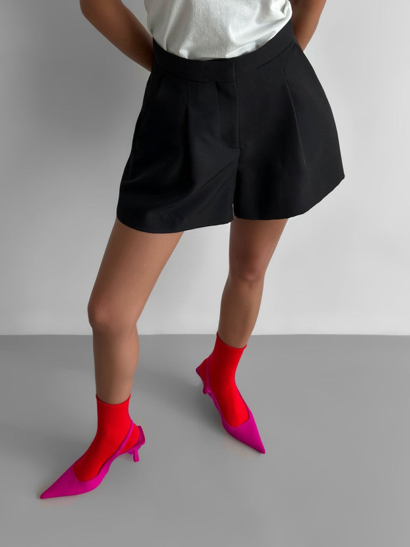 CLASSIC PLEATED DETAIL SHORTS