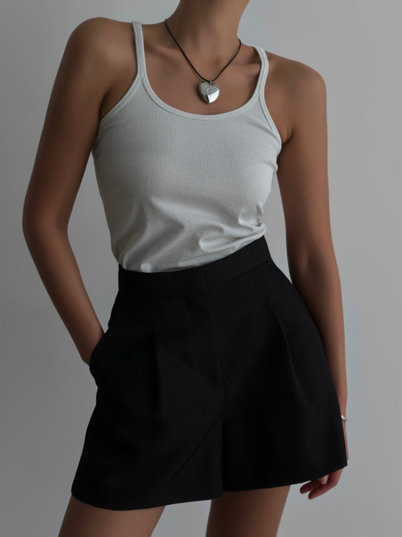CLASSIC PLEATED DETAIL SHORTS