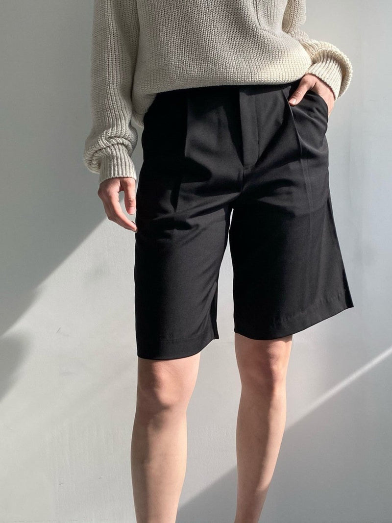 SUMMER WOOL BERMUDA SHORTS