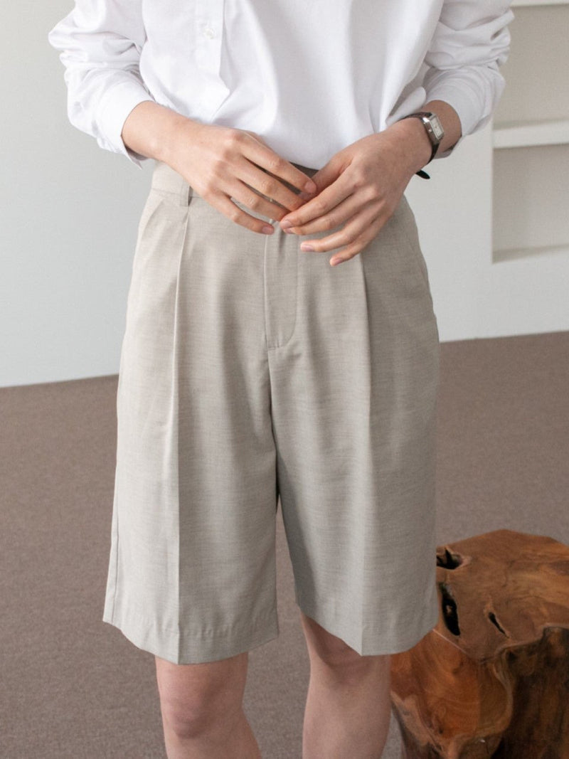 SUMMER WOOL BERMUDA SHORTS