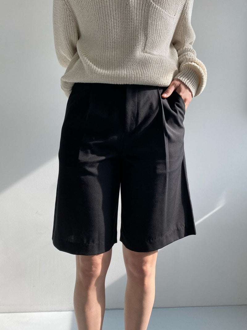 SUMMER WOOL BERMUDA SHORTS