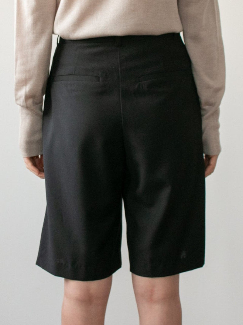 SUMMER WOOL BERMUDA SHORTS