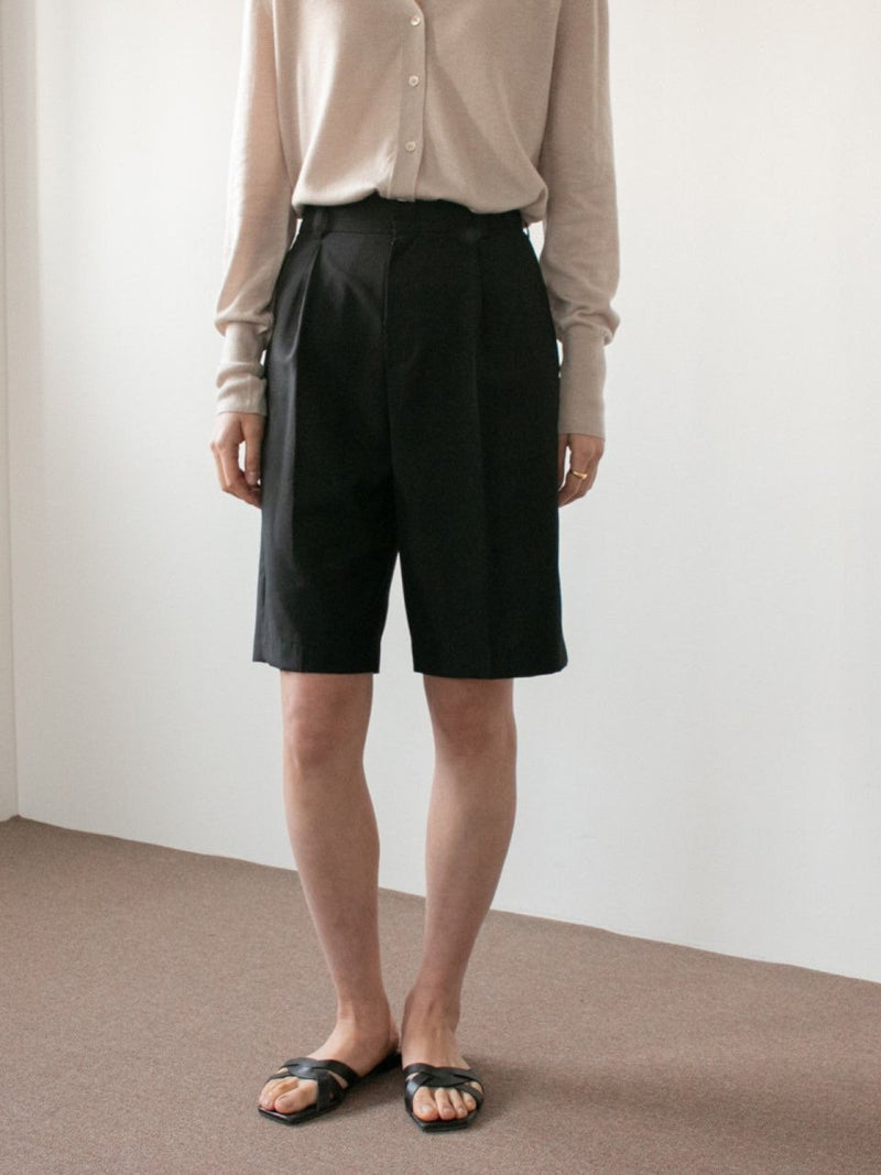 SUMMER WOOL BERMUDA SHORTS