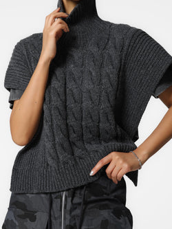 TWISTED CHUNKY TURTLENECK KNIT CAPE TOP