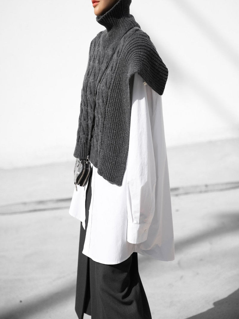 TWISTED CHUNKY TURTLENECK KNIT CAPE TOP