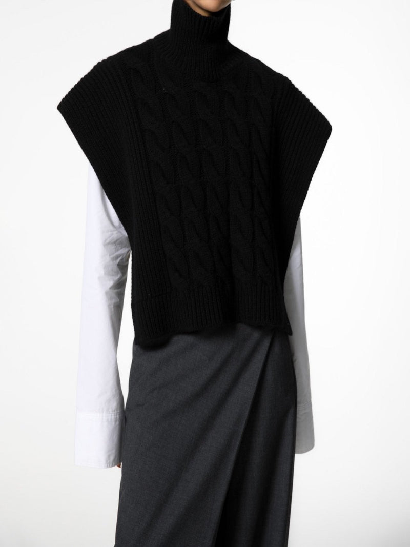 TWISTED CHUNKY TURTLENECK KNIT CAPE TOP