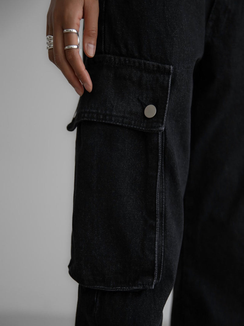 WASHED BLACK DENIM LOW RISE CARGO JEANS