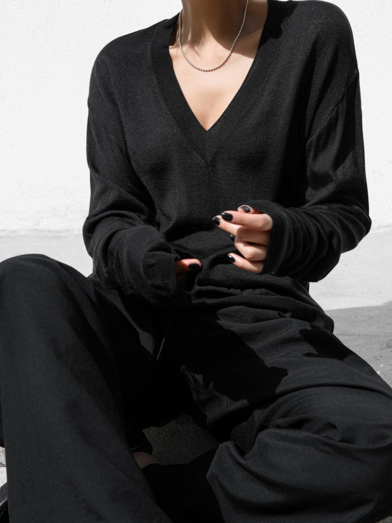 WOOL SILK DEEP V-NECK LONG SLEEVED KNIT