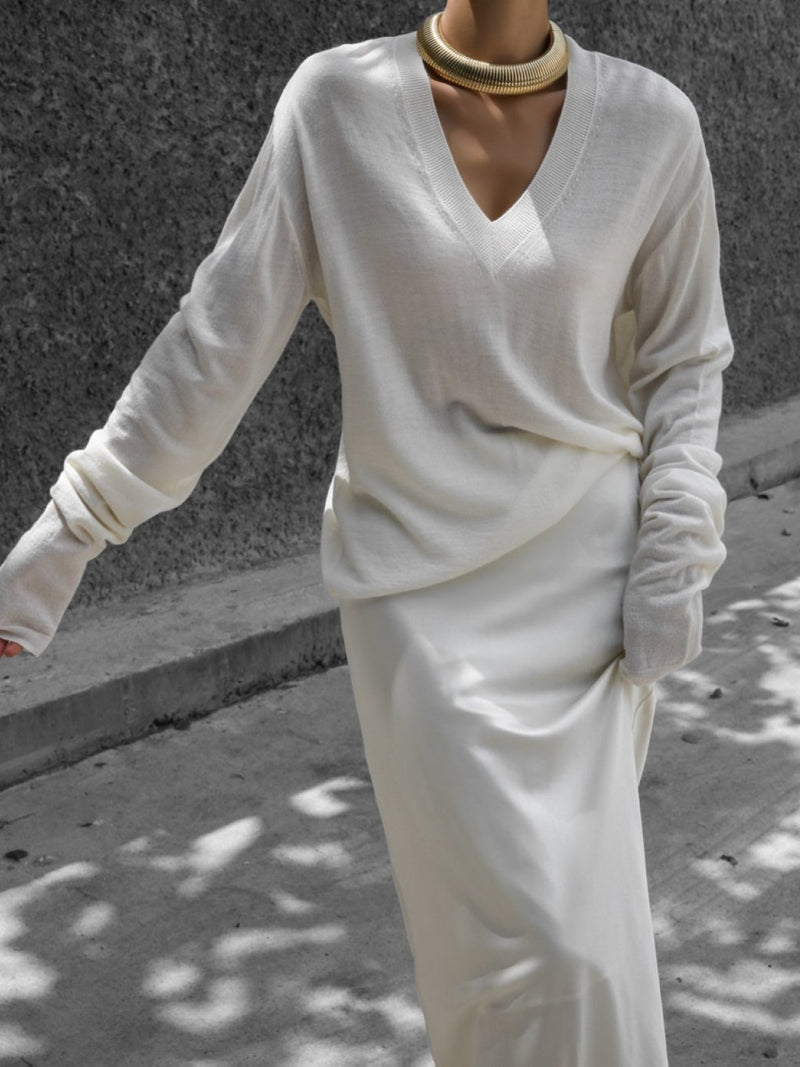 WOOL SILK DEEP V-NECK LONG SLEEVED KNIT