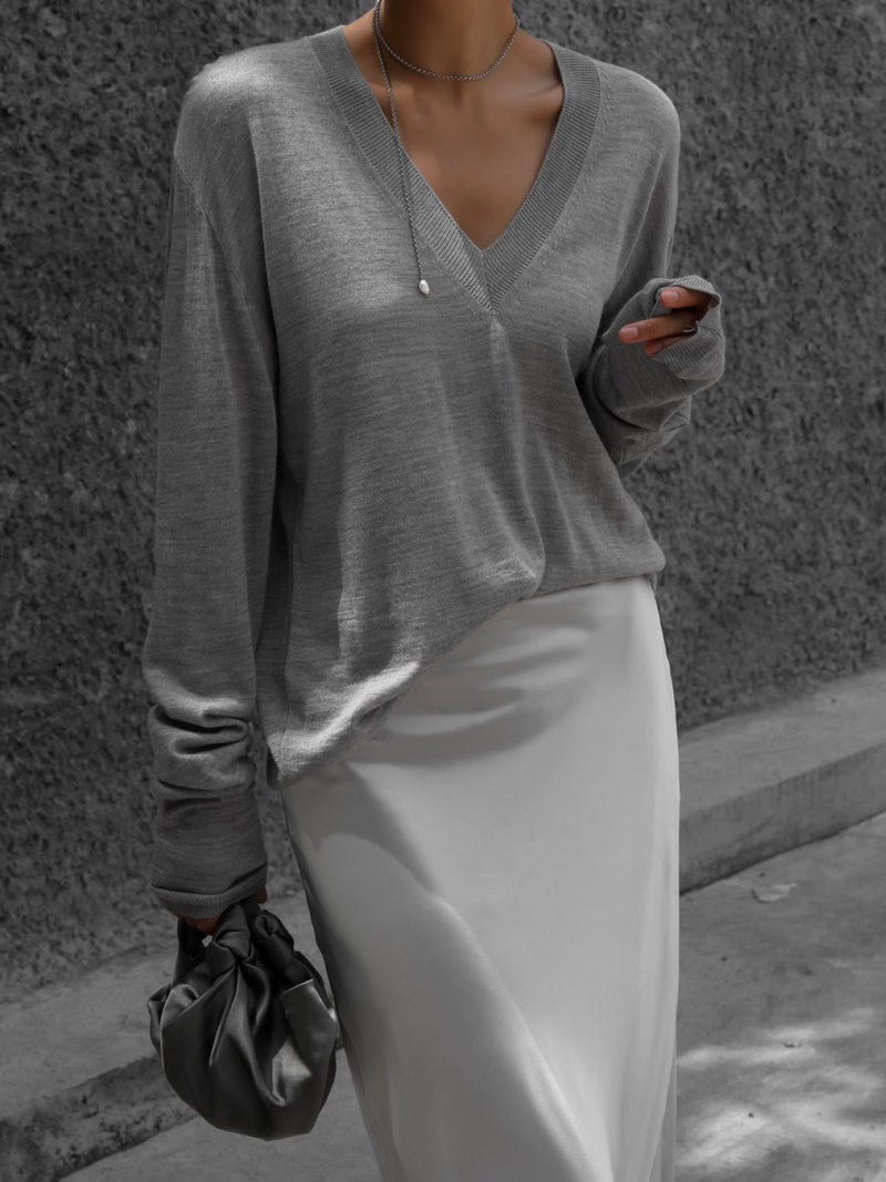 WOOL SILK DEEP V-NECK LONG SLEEVED KNIT