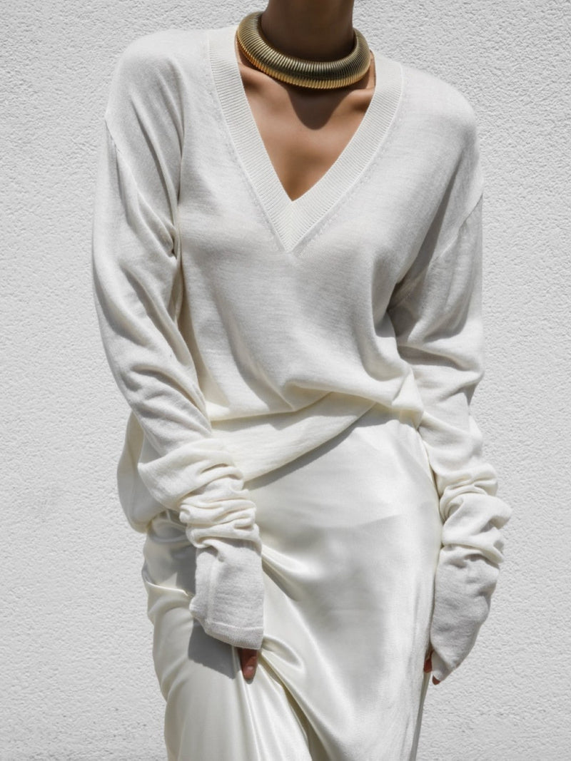 WOOL SILK DEEP V-NECK LONG SLEEVED KNIT