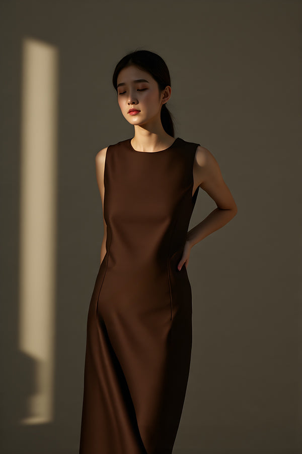 CONTOUR CREPE SLEEVELESS DRESS