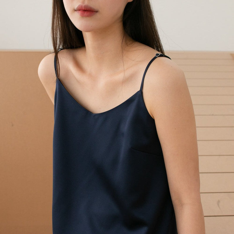 DOUBLE V-NECK SLEEVELESS TOP