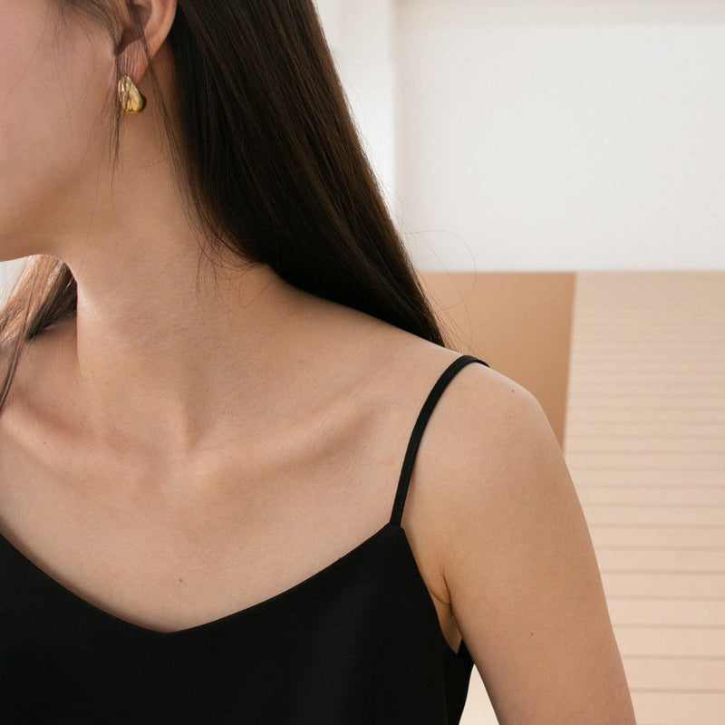 DOUBLE V-NECK SLEEVELESS TOP