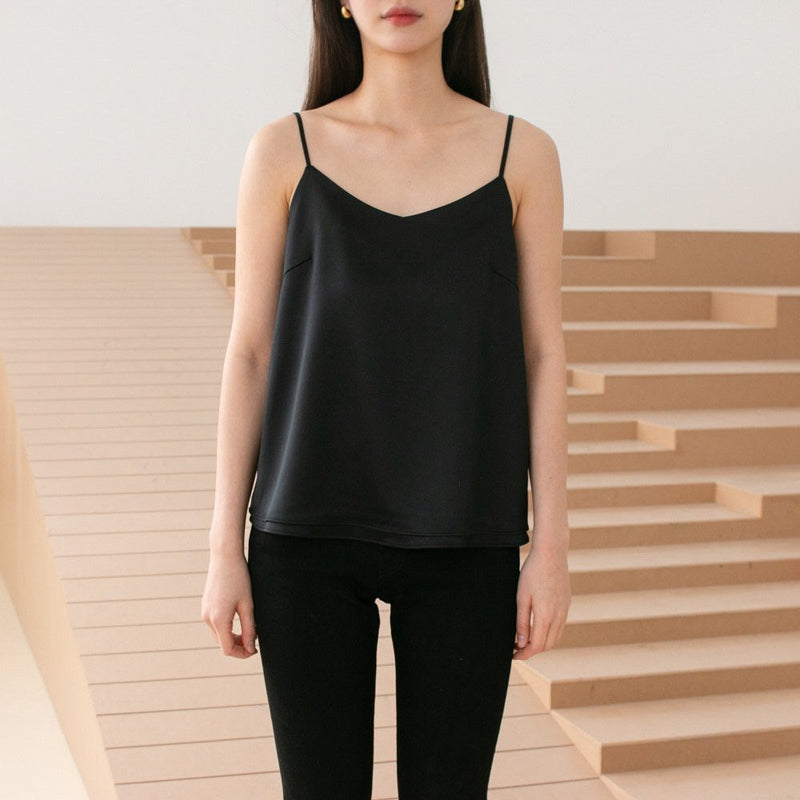DOUBLE V-NECK SLEEVELESS TOP