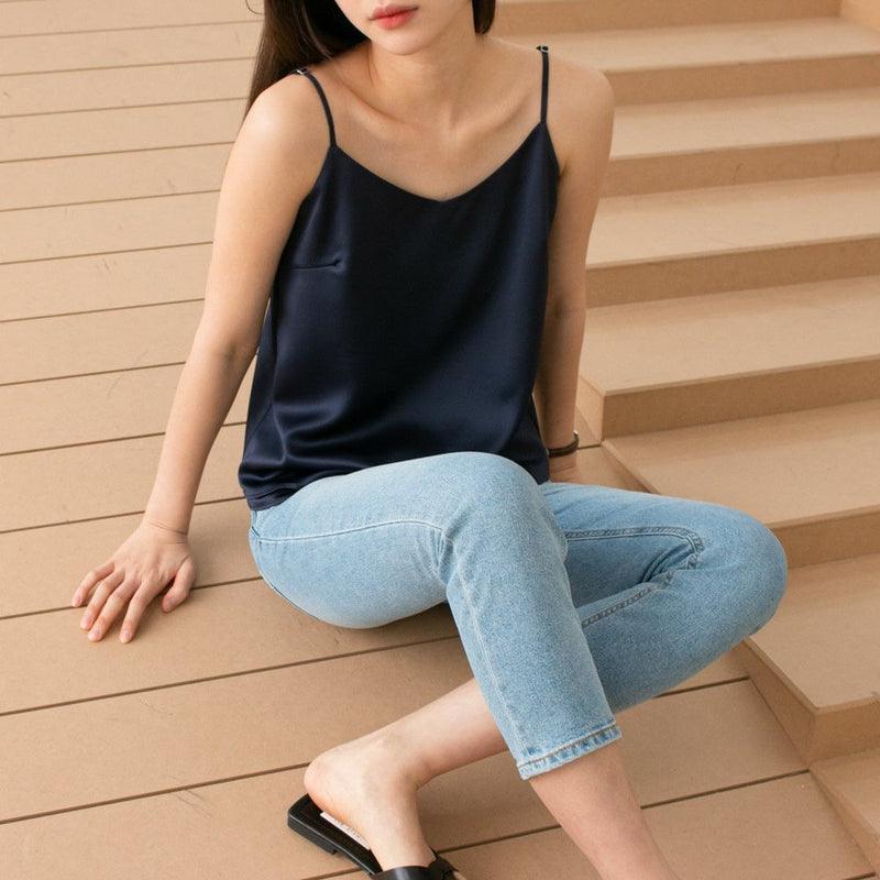 DOUBLE V-NECK SLEEVELESS TOP