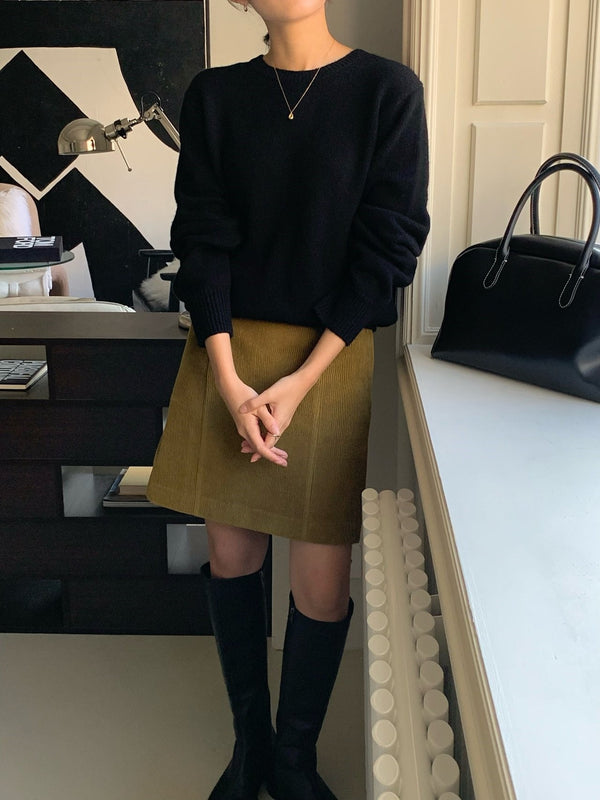 BACK SLIT WOOL O-NECK KNIT