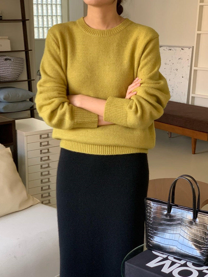 BACK SLIT WOOL O-NECK KNIT