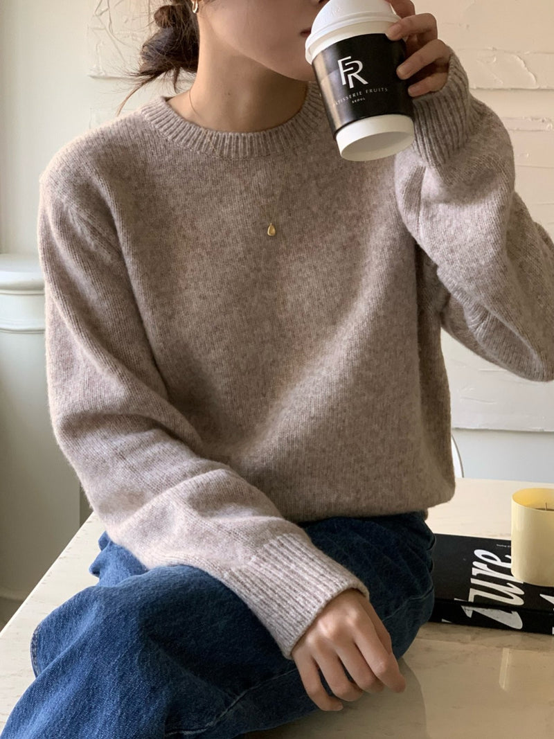 BACK SLIT WOOL O-NECK KNIT